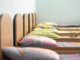 Comment bien équiper une salle de repos en école maternelle ? Comment bien équiper une salle de repos en école maternelle ?