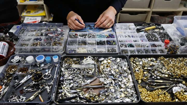 Fournisseur matériel bijouterie : les critères essentiels pour faire le bon choix
