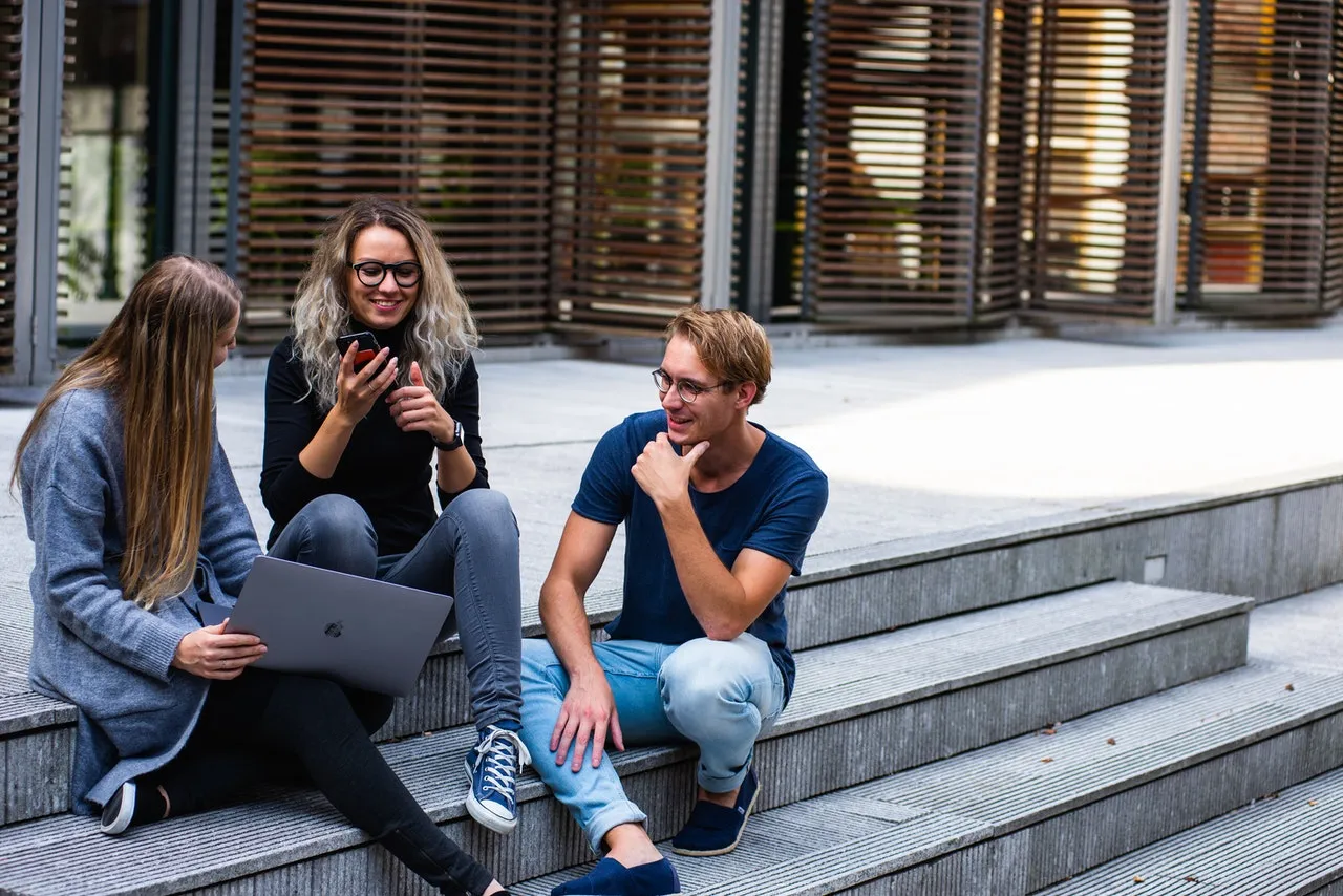 Que choisir entre un IAE ou une Ecole de Commerce ? Les différences