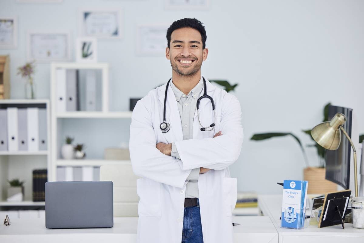 Revenus des médecins en libéral vs salariat : les avantages financiers
