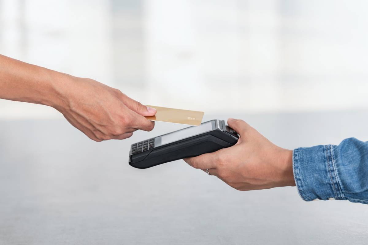 Du comptoir à la livraison : le TPE portable comme atout terrain