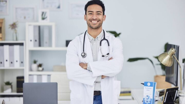 Revenus des médecins en libéral vs salariat : les avantages financiers