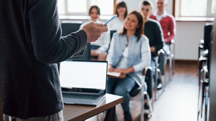 Bachelor en communication digitale : Formez-vous au marketing et à la publicité en ligne avec Totem Formation